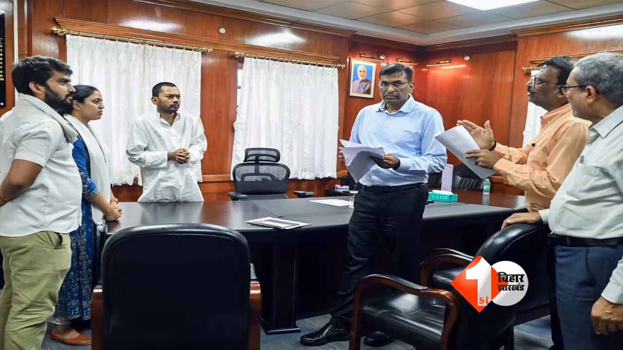 बिहार के सरकारी अस्पतालों में सख्ती, डॉक्टरों की बायोमेट्रिक हाजिरी अनिवार्य होगी बिहार के सरकारी अस्पतालों में सख्ती, डॉक्टरों की बायोमेट्रिक हाजिरी अनिवार्य होगी