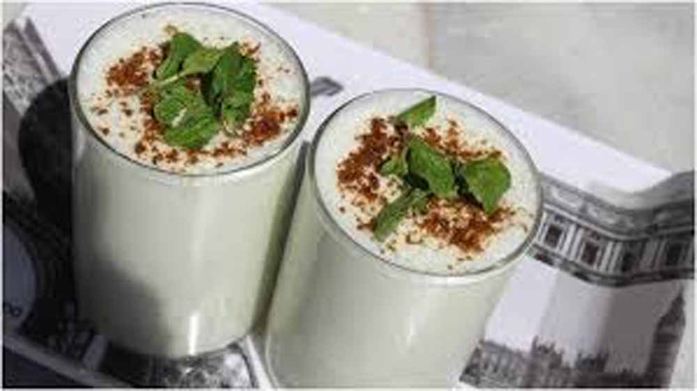 गर्मी से राहत: पुदीना और गुड़ की लस्सी बनाएगी शरीर को अंदर से ठंडा और तरोताजा गर्मी से राहत: पुदीना और गुड़ की लस्सी बनाएगी शरीर को अंदर से ठंडा और तरोताजा