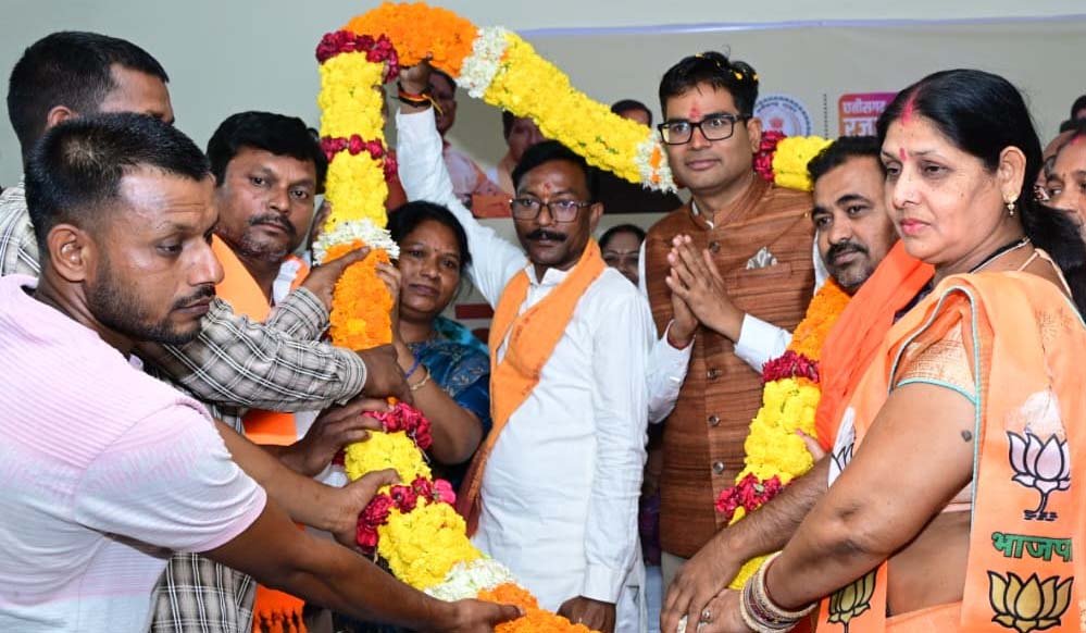 रायपुर : 50 लाख की लागत से बने सामुदायिक भवन का लोकार्पण, रायगढ़ को मिली नई सौगात रायपुर : 50 लाख की लागत से बने सामुदायिक भवन का लोकार्पण, रायगढ़ को मिली नई सौगात
