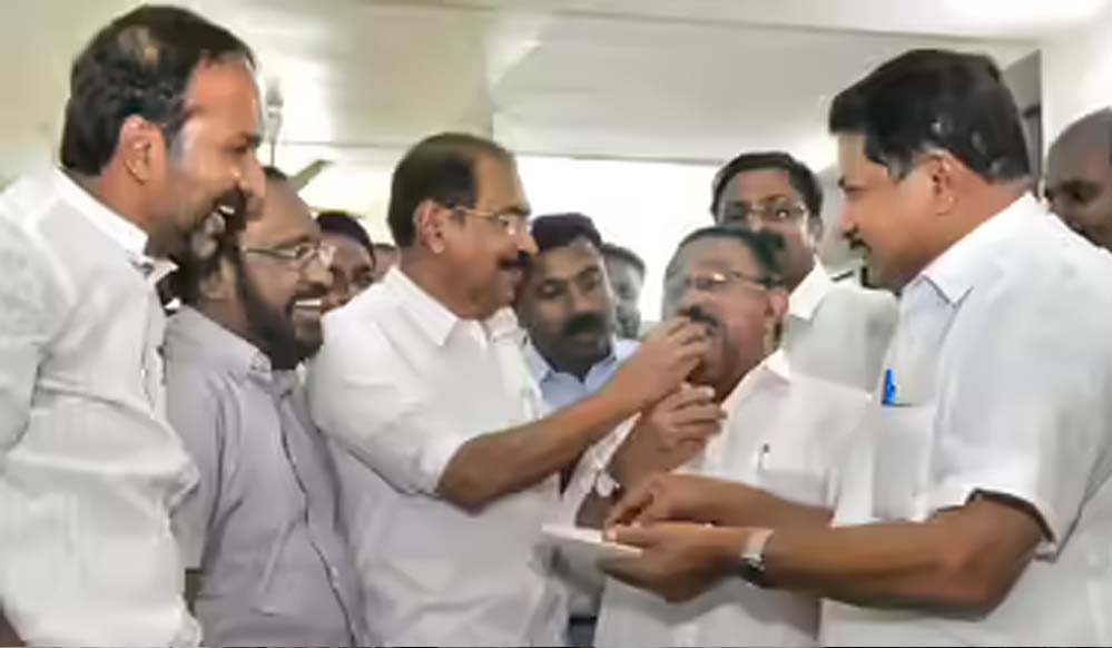 दक्षिण में बड़ा उलटफेर: कोलाथुर सीट से पिछड़े CM स्टालिन, TVK ने दी जीत की चौंकाने वाली झलक दक्षिण में बड़ा उलटफेर: कोलाथुर सीट से पिछड़े CM स्टालिन, TVK ने दी जीत की चौंकाने वाली झलक