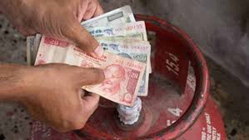 LPG सिलेंडर की कीमतें स्थिर: दिल्ली में ₹913, जानें आपके शहर का रेट
