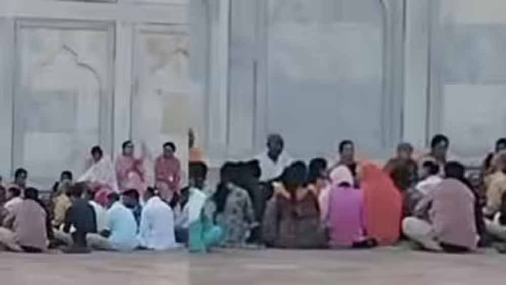 ताजमहल में भजन-कीर्तन का वीडियो वायरल, सुरक्षा व्यवस्था पर उठे सवाल