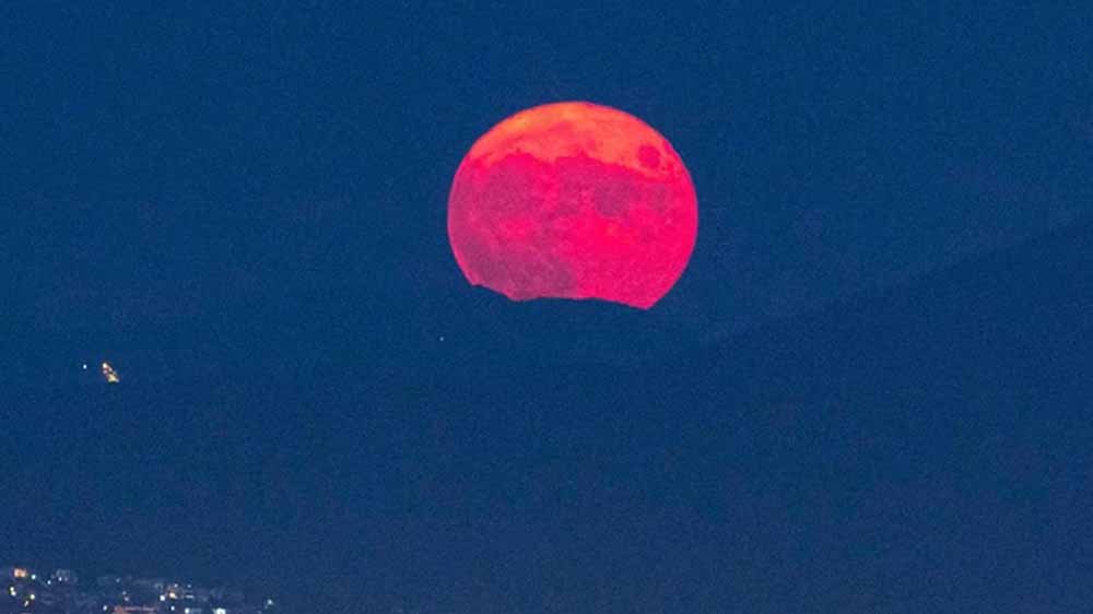 आज आसमान में ‘ब्लू मून’ का जादू! चूक गए तो सालों इंतजार आज आसमान में ‘ब्लू मून’ का जादू! चूक गए तो सालों इंतजार