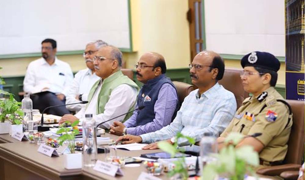 रेलवे–पुलिस–प्रशासन के समन्वय से सुनियोजित भीड़ प्रबंधन, कड़ी सुरक्षा और आधारभूत ढांचे के साथ होगा सिंहस्थ 2028 का सफल आयोजन – डीजीपी मकवाणा रेलवे–पुलिस–प्रशासन के समन्वय से सुनियोजित भीड़ प्रबंधन, कड़ी सुरक्षा और आधारभूत ढांचे के साथ होगा सिंहस्थ 2028 का सफल आयोजन – डीजीपी मकवाणा
