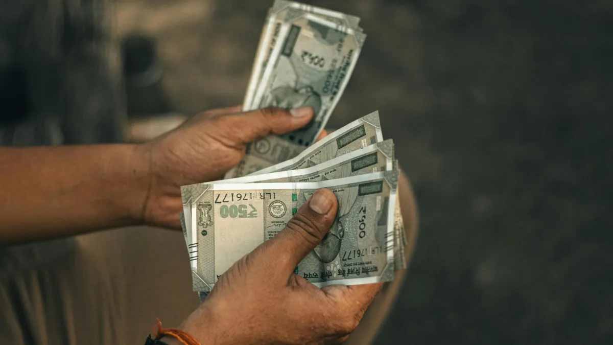 यूपी सरकार का बड़ा तोहफा: कर्मचारियों का महंगाई भत्ता बढ़कर 60% हुआ यूपी सरकार का बड़ा तोहफा: कर्मचारियों का महंगाई भत्ता बढ़कर 60% हुआ