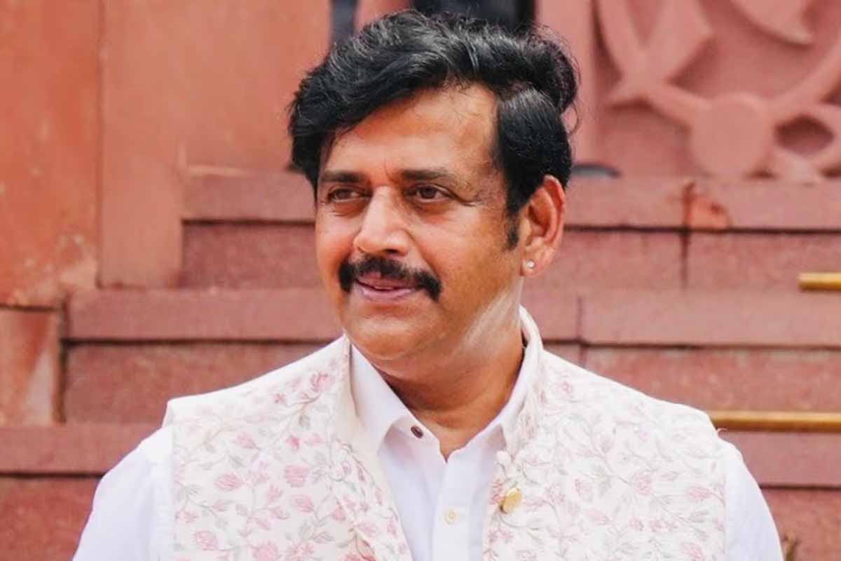 रवि किशन का ‘होम फ्रॉम वर्क’ बयान फिर चर्चा में, वायरल मीम्स पर दी मजेदार प्रतिक्रिया रवि किशन का ‘होम फ्रॉम वर्क’ बयान फिर चर्चा में, वायरल मीम्स पर दी मजेदार प्रतिक्रिया