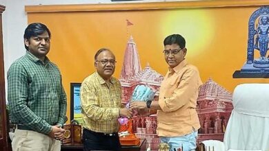 उच्च शिक्षा मंत्री से मिले कुलपति प्रो. दयाल, विश्वविद्यालय के गुणात्मक विकास और समस्याओं पर हुई चर्चा उच्च शिक्षा मंत्री से मिले कुलपति प्रो. दयाल, विश्वविद्यालय के गुणात्मक विकास और समस्याओं पर हुई चर्चा