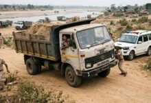रांची में बालू माफियाओं का आतंक, पुलिस पर गाड़ियां चढ़ाने की कोशिश