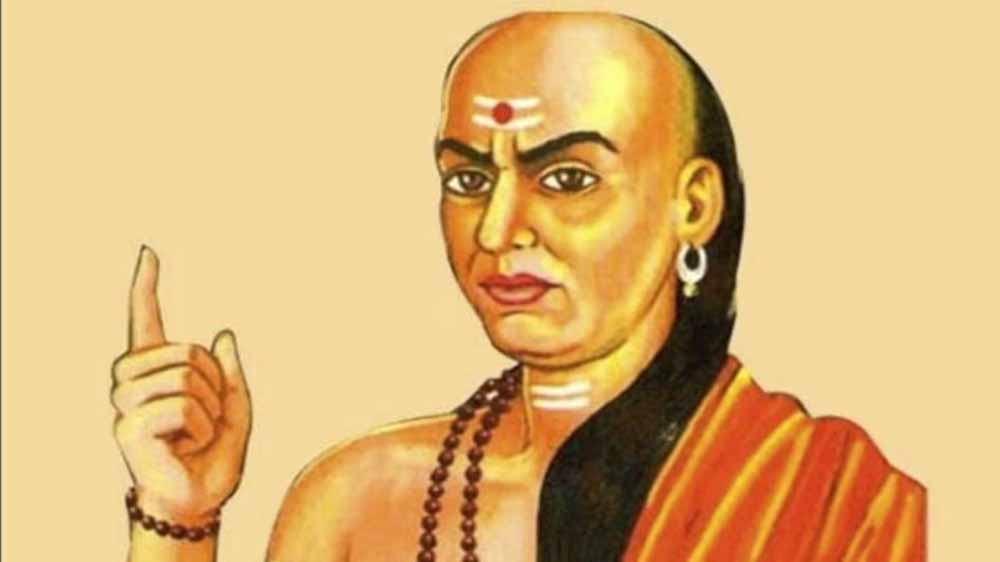 चाणक्य नीति: मूर्ख व्यक्ति की 4 बड़ी पहचान चाणक्य नीति: मूर्ख व्यक्ति की 4 बड़ी पहचान