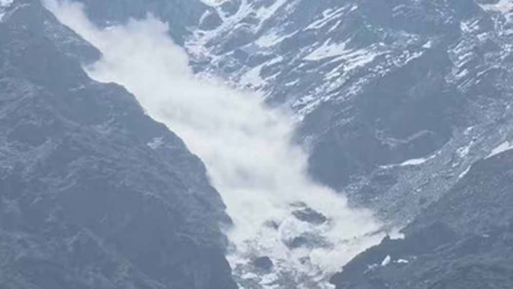 बदरीनाथ के पास कंचनगंगा में ग्लेशियर टूटने से हलचल, प्रशासन सतर्क बदरीनाथ के पास कंचनगंगा में ग्लेशियर टूटने से हलचल, प्रशासन सतर्क