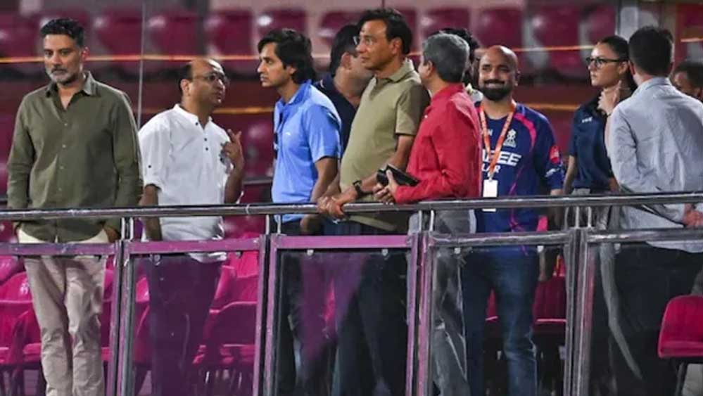 ₹15 हजार करोड़ की डील के बीच RR कैम्प पहुंचे नए मालिक, लक्ष्मी मित्तल ने रियान-यशस्वी से की चर्चा ₹15 हजार करोड़ की डील के बीच RR कैम्प पहुंचे नए मालिक, लक्ष्मी मित्तल ने रियान-यशस्वी से की चर्चा