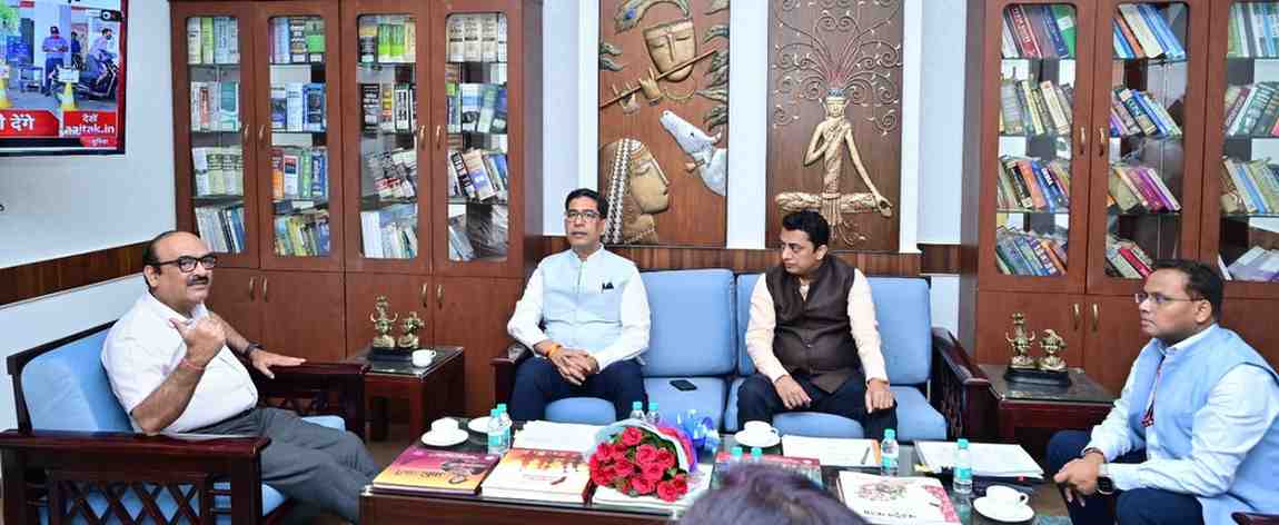 भारत सरकार के भूमि संसाधन सचिव ने छत्तीसगढ़ के मुख्य सचिव से की सौजन्य भेंट,विभागीय कार्यों की विस्तृत समीक्षा