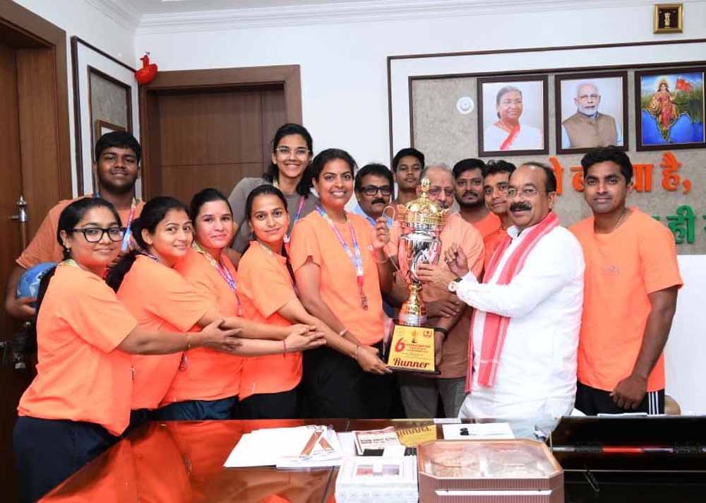 उप मुख्यमंत्री अरुण साव से फेडरेशन कप मिक्स्ड नेटबॉल चैंपियनशिप में रजत पदक जीतने वाले खिलाड़ियों ने की मुलाकात उप मुख्यमंत्री अरुण साव से फेडरेशन कप मिक्स्ड नेटबॉल चैंपियनशिप में रजत पदक जीतने वाले खिलाड़ियों ने की मुलाकात