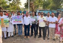 अयोध्या नगर में पेड़ों की कटाई पर फूटा जनआक्रोश, पर्यावरण प्रेमियों ने किया विशाल प्रदर्शन