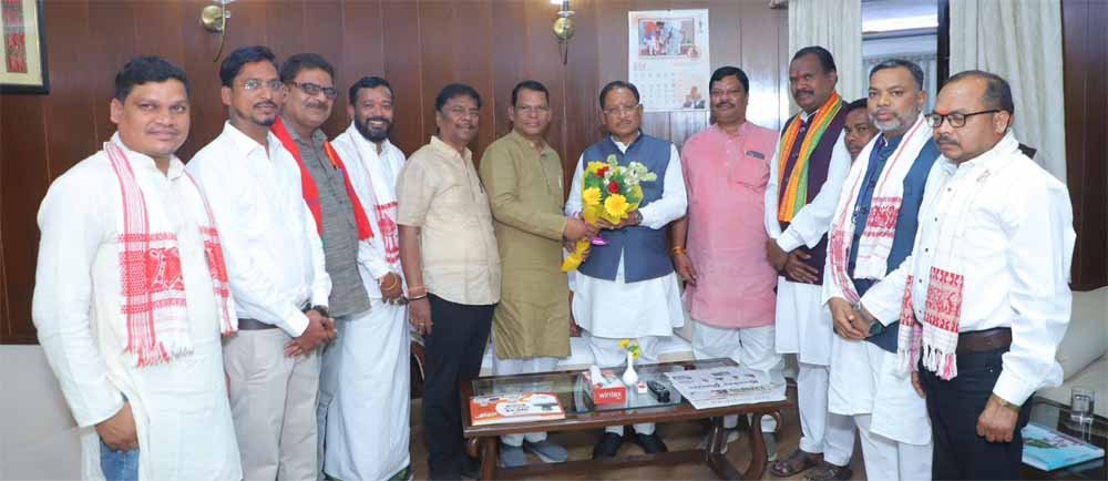 मुख्यमंत्री विष्णुदेव साय से सर्व आदिवासी समाज के प्रतिनिधिमंडल की सौजन्य मुलाकात