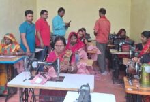 बिहार में जीविका दीदियों का कमाल, बगहा में तैयार हो रही 15 हजार बच्चों की पोशाक