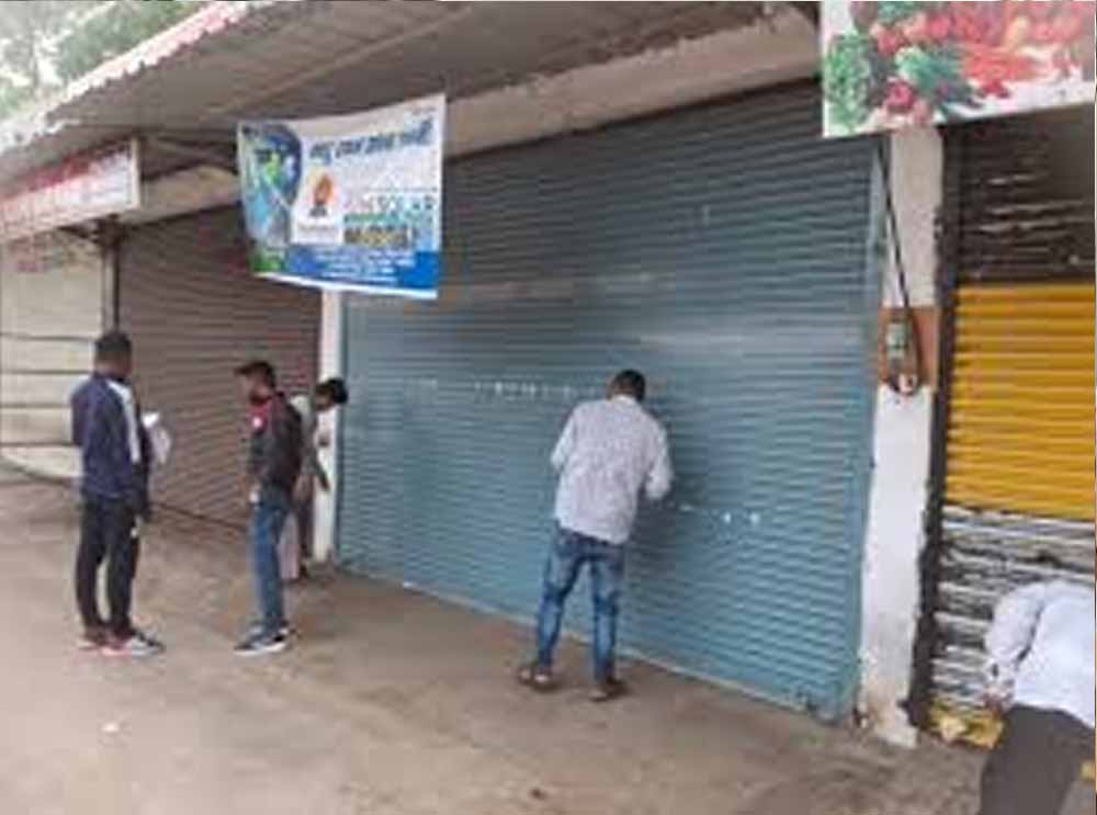 हजारीबाग में किराया बकायेदार दुकानदारों पर सख्ती, दुकानों को सील करने की तैयारी हजारीबाग में किराया बकायेदार दुकानदारों पर सख्ती, दुकानों को सील करने की तैयारी