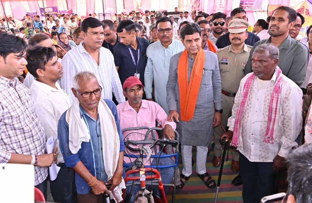 बिजली की कड़क ने छीने थे पैर, ‘सुशासन’ ने दी आत्मनिर्भरता की नई उड़ान बिजली की कड़क ने छीने थे पैर, ‘सुशासन’ ने दी आत्मनिर्भरता की नई उड़ान