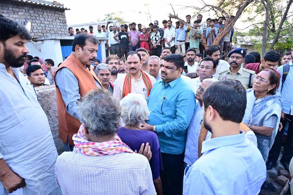 कुम्हारी थाना क्षेत्र अंतर्गत खपरी में गैस सिलेंडर ब्लास्ट की दर्दनाक घटना में एक ही परिवार के चार सदस्यों की मौत कुम्हारी थाना क्षेत्र अंतर्गत खपरी में गैस सिलेंडर ब्लास्ट की दर्दनाक घटना में एक ही परिवार के चार सदस्यों की मौत
