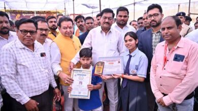 मंत्री दयाल दास बघेल ने बाल वैज्ञानिक सृष्टि और पीयूष को किया सम्मानित मांडल राष्ट्रीय विज्ञान मेला दिल्ली के लिए चयनित मंत्री दयाल दास बघेल ने बाल वैज्ञानिक सृष्टि और पीयूष को किया सम्मानित मांडल राष्ट्रीय विज्ञान मेला दिल्ली के लिए चयनित