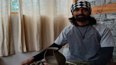 मिट्टी से रची पहचान: युवा कलाकार उत्तम साहू ने OSOA में बिखेरा छत्तीसगढ़ी कला का जादू मिट्टी से रची पहचान: युवा कलाकार उत्तम साहू ने OSOA में बिखेरा छत्तीसगढ़ी कला का जादू