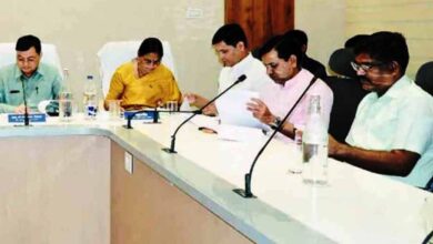 विकास कार्यों में देरी बर्दाश्त नहीं, उद्योग मंत्री देवांगन ने अधिकारियों को दिए सख्त निर्देश विकास कार्यों में देरी बर्दाश्त नहीं, उद्योग मंत्री देवांगन ने अधिकारियों को दिए सख्त निर्देश