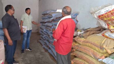 धमतरी : खरीफ सीजन में किसानों को समय पर उर्वरक उपलब्ध कराने प्रशासन सजग धमतरी : खरीफ सीजन में किसानों को समय पर उर्वरक उपलब्ध कराने प्रशासन सजग