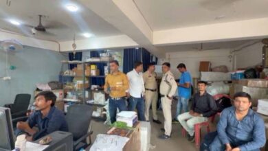 रायपुर में हंस ट्रैवल्स पर DRI की बड़ी कार्रवाई, कार्यालय से नोटों से भरे बोरे बरामद