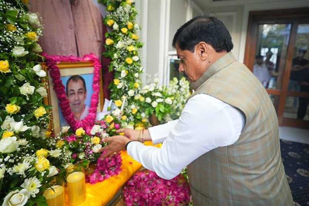 मुख्यमंत्री डॉ. यादव ने लखनऊ में स्व. प्रतीक यादव के परिजन से भेंट कर सांत्वना दी