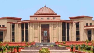 संविदा कर्मचारियों को राहत, हाईकोर्ट बोला- बिना नियमित नियुक्ति के नहीं हटाया जा सकता