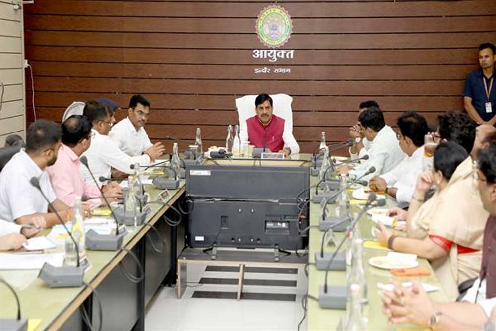 इंदौर के जल संकट की स्थिति पर मुख्यमंत्री डॉ. यादव ने बैठक ली इंदौर के जल संकट की स्थिति पर मुख्यमंत्री डॉ. यादव ने बैठक ली
