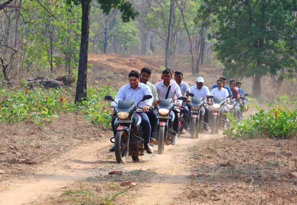लाल आतंक से विकास की ओर बढ़ता दारेली लाल आतंक से विकास की ओर बढ़ता दारेली
