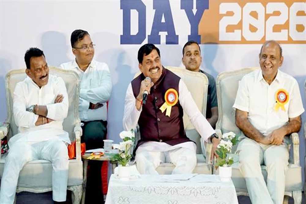 मुख्यमंत्री डॉ. यादव ने महू में विद्यार्थियों को प्लेसमेंट प्रमाण-पत्र किए वितरित