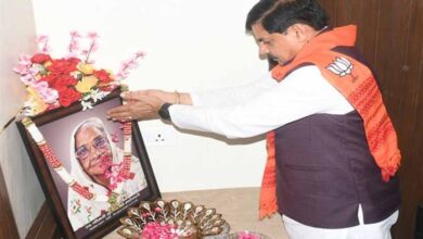 मुख्यमंत्री डॉ. यादव ने स्व. श्रीमती सरोज देवी माहेश्वरी को दी श्रद्धांजलि मुख्यमंत्री डॉ. यादव ने स्व. श्रीमती सरोज देवी माहेश्वरी को दी श्रद्धांजलि