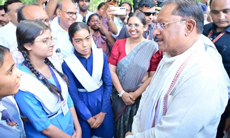 मुख्यमंत्री  विष्णु देव साय ने ‘कामयाबी वेन’ को दिखाई हरी झंडी : दूरस्थ गांवों के विद्यार्थियों तक पहुंचेगी डिजिटल शिक्षा की नई रोशनी