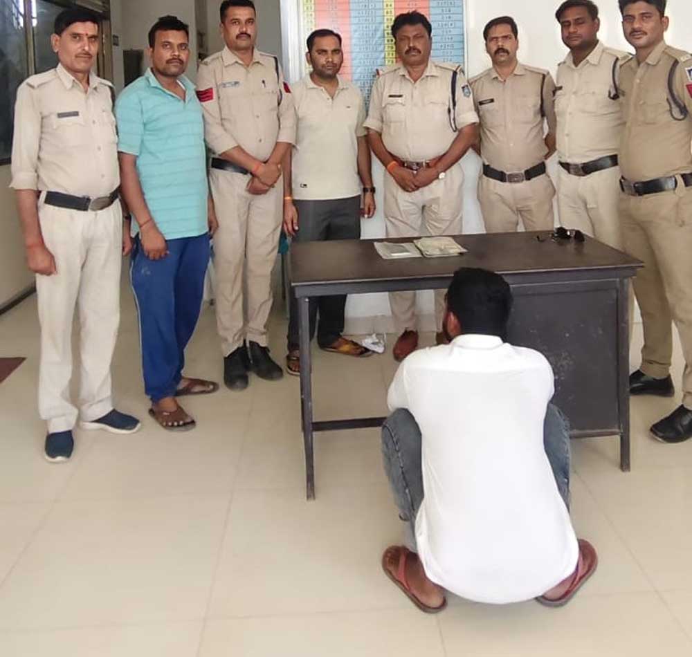 पन्ना पुलिस ने एपीके फाइल इंस्टॉल कर साइबर ठगी करने वाले अंतर्राज्यीय गिरोह का किया पर्दाफाश पन्ना पुलिस ने एपीके फाइल इंस्टॉल कर साइबर ठगी करने वाले अंतर्राज्यीय गिरोह का किया पर्दाफाश