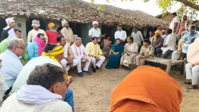 मंत्री परमार ने कुआं हादसे में दिवंगत श्रमिकों के परिजन से की भेंट मंत्री परमार ने कुआं हादसे में दिवंगत श्रमिकों के परिजन से की भेंट