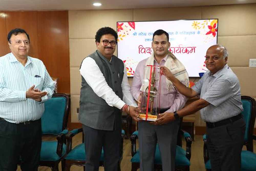 राज्यपाल के परिसहाय  नरेन्द्र रावत को दी गई भाव भीनी विदाई