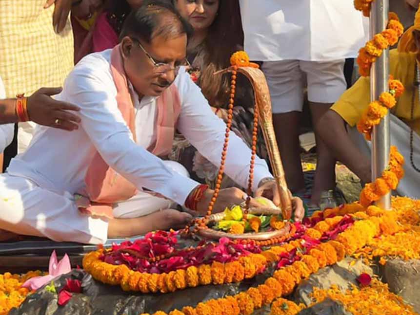 लेश्वर महादेव धाम में मुख्यमंत्री विष्णुदेव साय ने किया जलाभिषेक: प्रदेश की सुख-समृद्धि की कामना की लेश्वर महादेव धाम में मुख्यमंत्री विष्णुदेव साय ने किया जलाभिषेक: प्रदेश की सुख-समृद्धि की कामना की