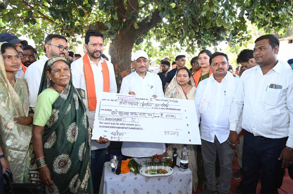 सुशासन तिहार: चौपाल में मिली राहत, सरलाबाई मरावी की समस्या का मुख्यमंत्री ने किया त्वरित समाधान सुशासन तिहार: चौपाल में मिली राहत, सरलाबाई मरावी की समस्या का मुख्यमंत्री ने किया त्वरित समाधान