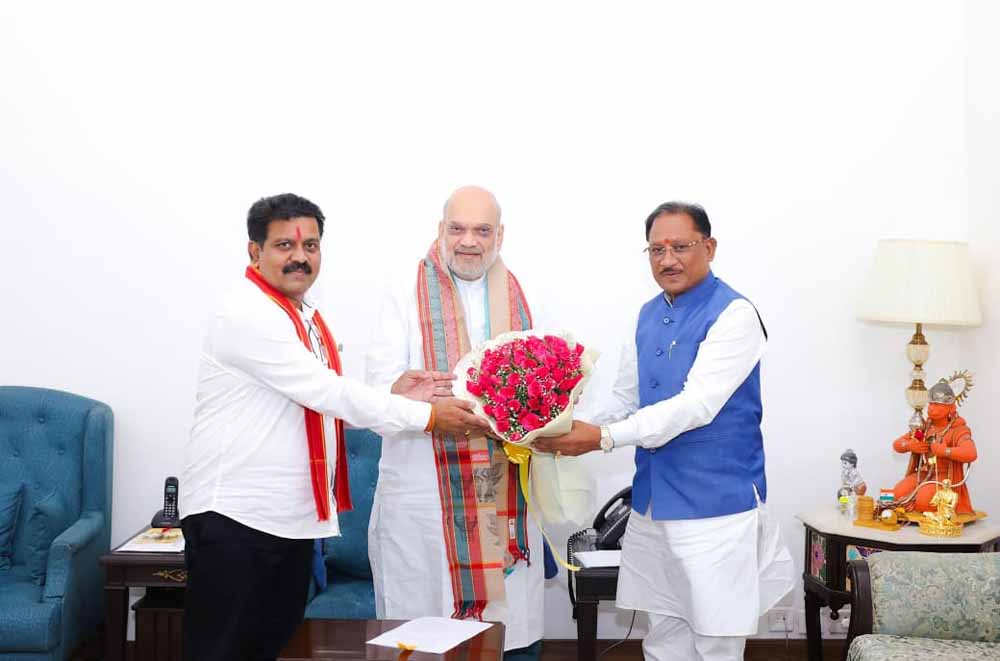 जहां कभी एम्बुलेंस पहुंचना भी सपना था, वहां अब डॉक्टर दे रहे दस्तक : बस्तर के जंगलों तक पहुंची स्वास्थ्य क्रांति जहां कभी एम्बुलेंस पहुंचना भी सपना था, वहां अब डॉक्टर दे रहे दस्तक : बस्तर के जंगलों तक पहुंची स्वास्थ्य क्रांति