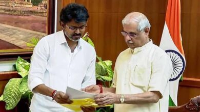 तमिलनाडु में सरकार गठन की हलचल तेज, चौथी बार राज्यपाल से मिले विजय तमिलनाडु में सरकार गठन की हलचल तेज, चौथी बार राज्यपाल से मिले विजय