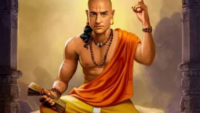 चाणक्य नीति: जिनमें होते हैं ये 7 गुण, वही बनते हैं सफल और महान चाणक्य नीति: जिनमें होते हैं ये 7 गुण, वही बनते हैं सफल और महान