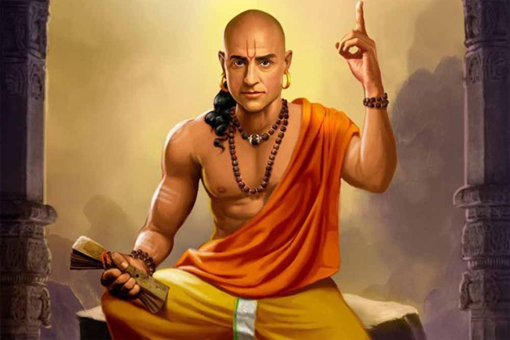 चाणक्य नीति: जिनमें होते हैं ये 7 गुण, वही बनते हैं सफल और महान
