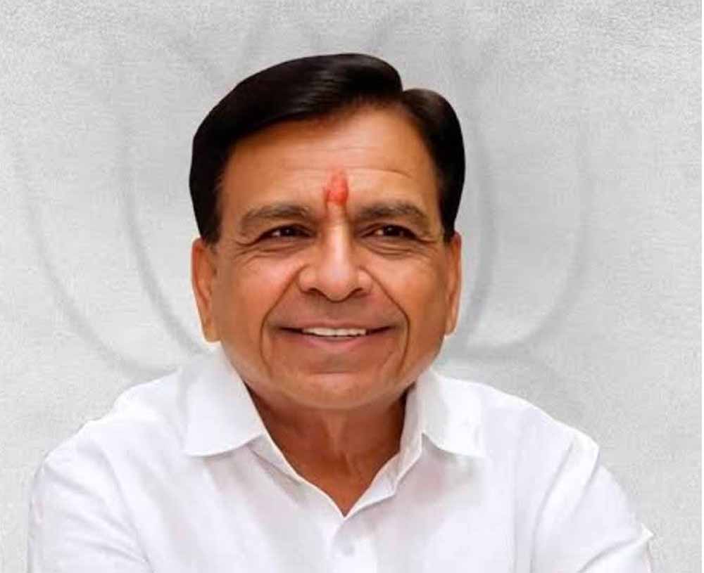 उप मुख्यमंत्री देवड़ा ने त्यागी पायलट और फॉलो वाहन सुविधा उप मुख्यमंत्री देवड़ा ने त्यागी पायलट और फॉलो वाहन सुविधा