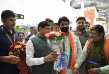 डुमना एयरपोर्ट पर मुख्यमंत्री डॉ यादव का आत्मीय स्वागत.