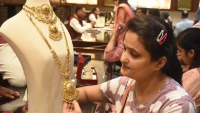 Gold-Silver Rate: दूसरे दिन भी चढ़ा सोना, लेकिन चांदी 5700 रुपये टूटी Gold-Silver Rate: दूसरे दिन भी चढ़ा सोना, लेकिन चांदी 5700 रुपये टूटी
