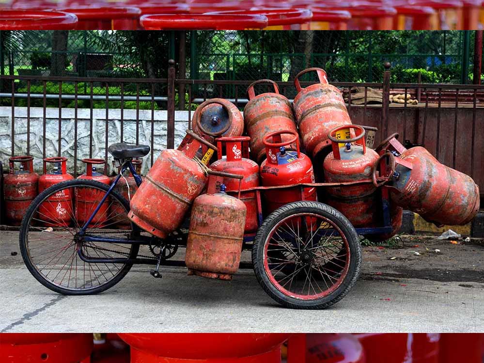 सरकार ने लागू किया LPG का नया नियम, नहीं माने तो कट सकता है गैस कनेक्शन; उपभोक्ताओं को तुरंत करना होगा ये काम सरकार ने लागू किया LPG का नया नियम, नहीं माने तो कट सकता है गैस कनेक्शन; उपभोक्ताओं को तुरंत करना होगा ये काम