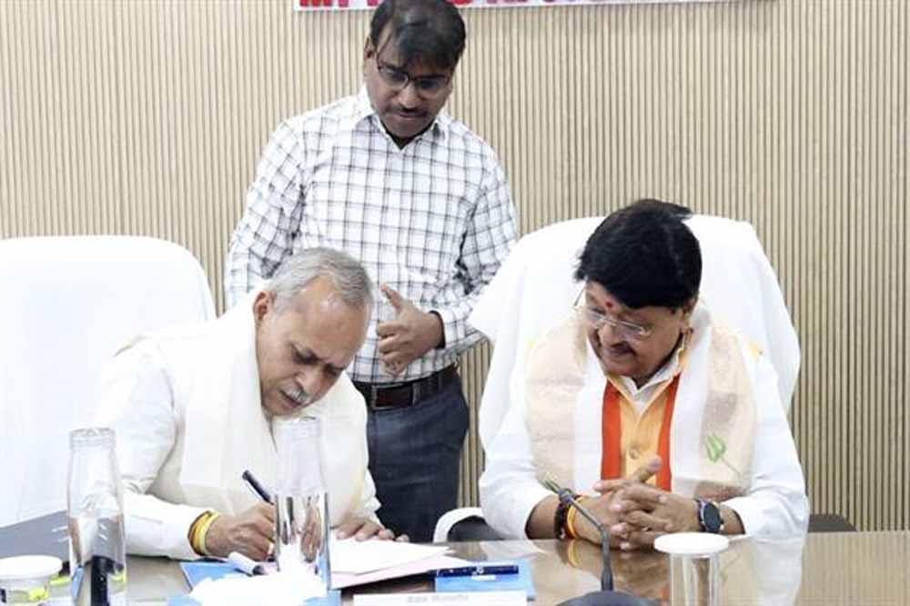 नवनियुक्त अध्यक्ष जैन ने संभाला मध्यप्रदेश गृह निर्माण एवं अधोसंरचना विकास मंडल का कार्यभार नवनियुक्त अध्यक्ष जैन ने संभाला मध्यप्रदेश गृह निर्माण एवं अधोसंरचना विकास मंडल का कार्यभार