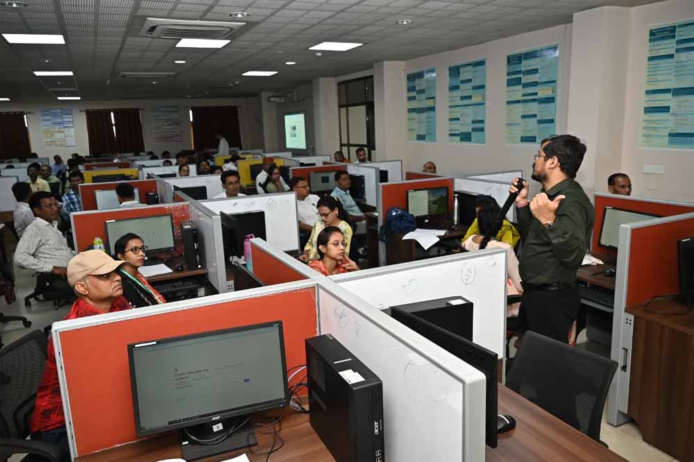 नवा रायपुर स्थित आईआईआईटी में डिजिटल दक्षता एवं एआई एकीकरण पर चरणबद्ध प्रशिक्षण सम्पन्न नवा रायपुर स्थित आईआईआईटी में डिजिटल दक्षता एवं एआई एकीकरण पर चरणबद्ध प्रशिक्षण सम्पन्न